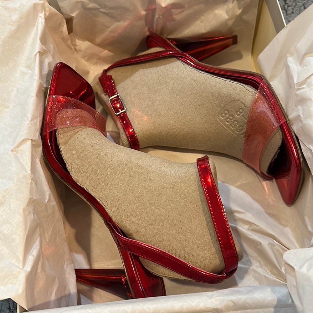 NWT metallic red sandals - size 7